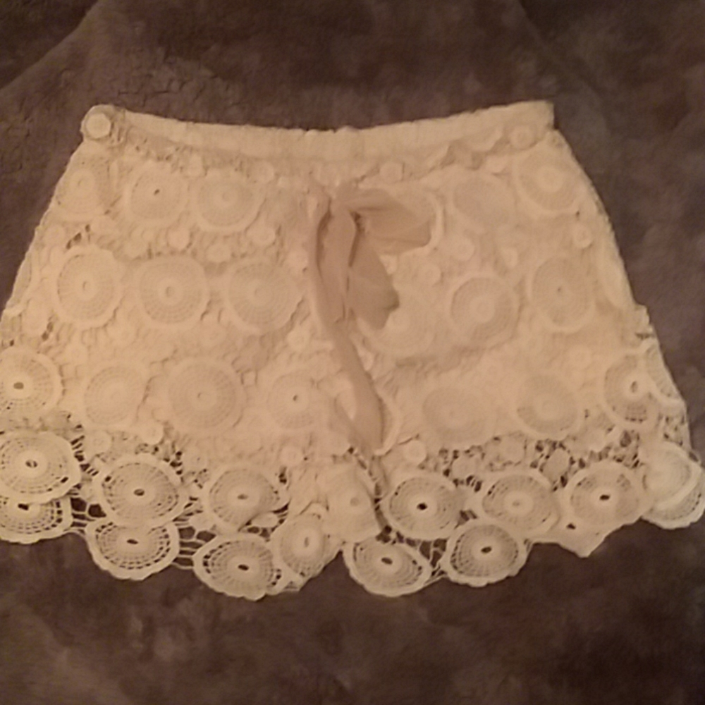 Crocheted shorts with Lining